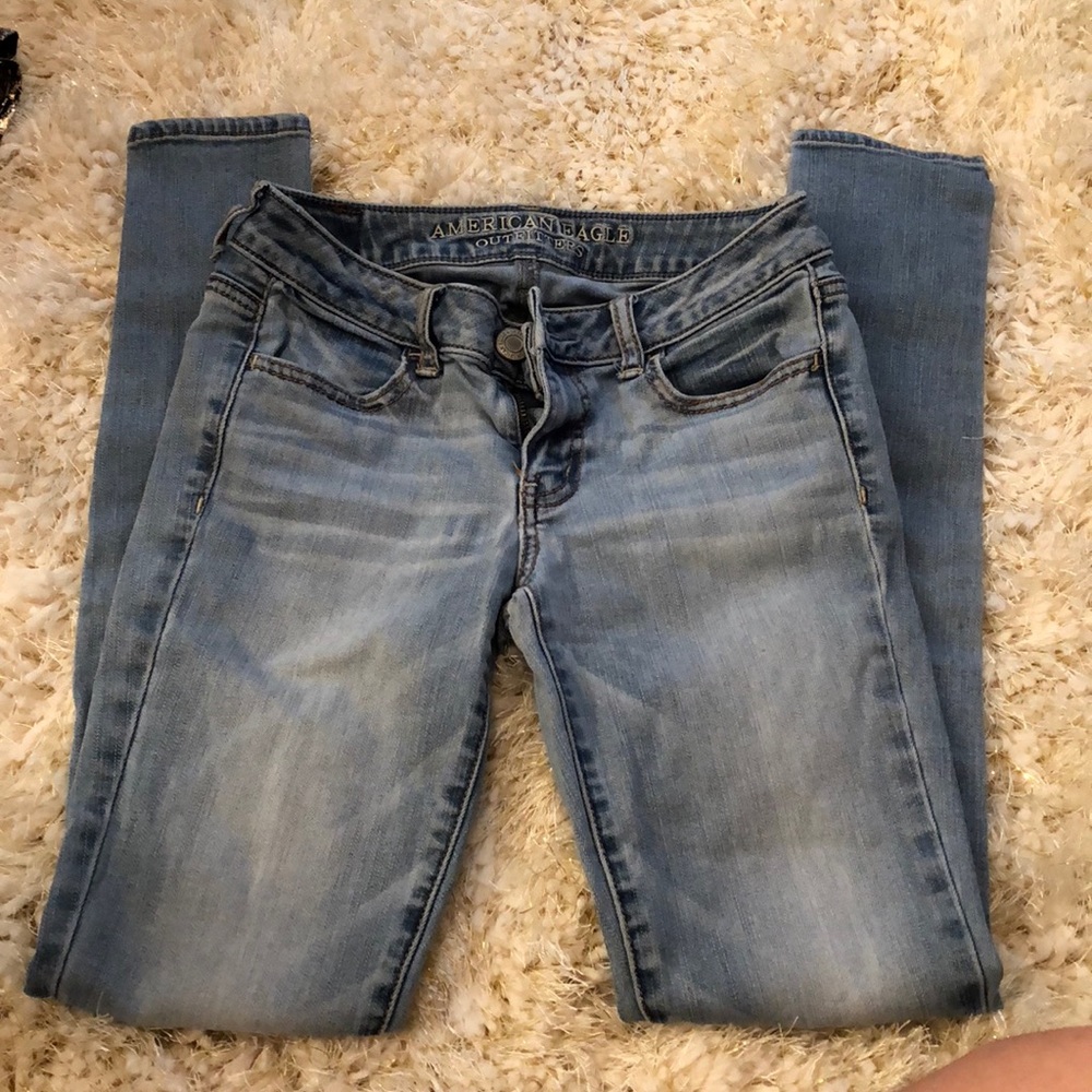American Eagle size 2 light wash jeans